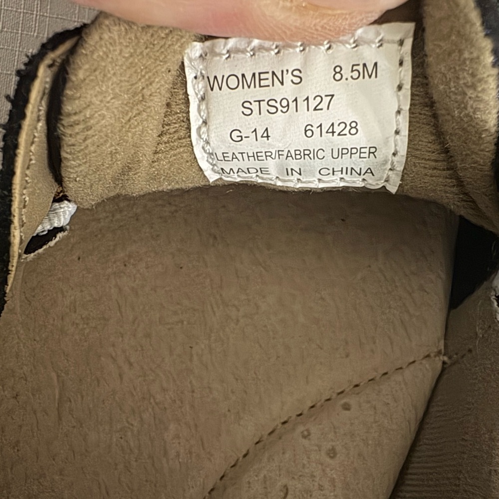Sherry’s Women's Black and Gold Boat Shoes Size 8.5 - Picture 6 of 6